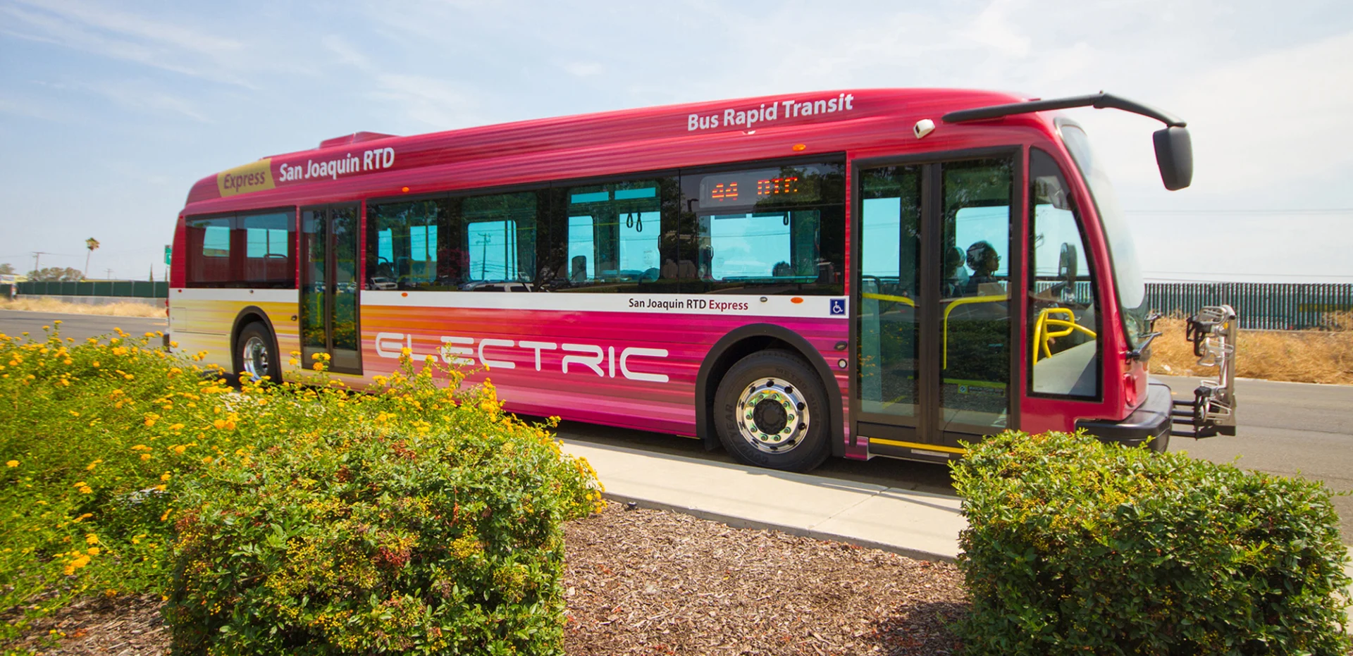 home-hero-2000-SanJoaquinValleyTransit-electricbus